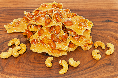 Cashew Brittle 10 oz.